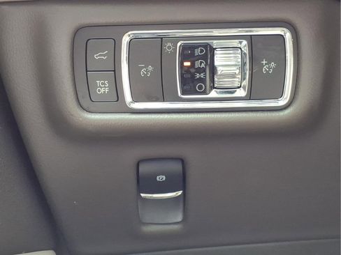 Used 2022 Lincoln Nautilus Reserve AWD/4WD image 15