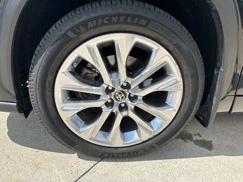 Used 2023 Toyota Highlander Limited image 15