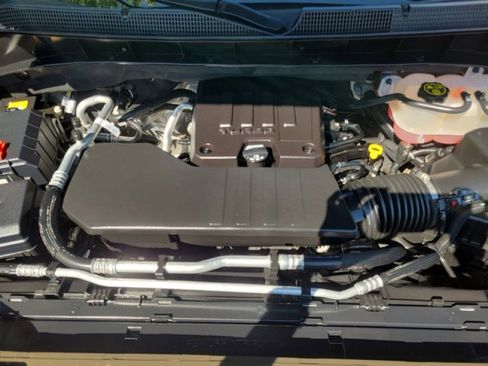 Used 2023 Chevrolet Silverado 1500 LT AWD/4WD image 9