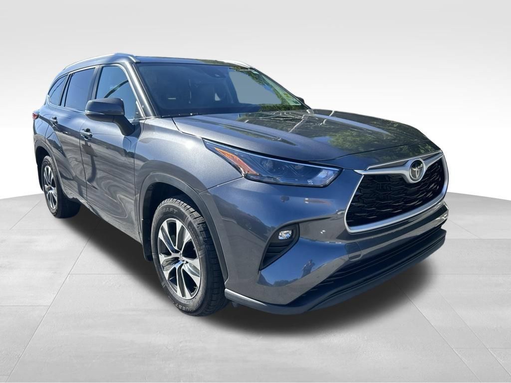Used 2023 Toyota Highlander XLE AWD/4WD image 8