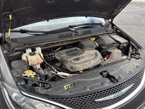 Used 2017 Chrysler Pacifica Touring Plus w/ Tire & Wheel Group image 38