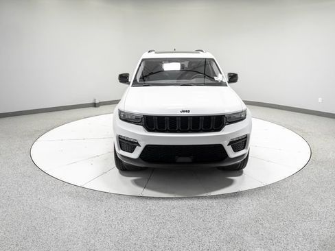 Used 2023 Jeep Grand Cherokee Limited w/ Black Appearance Package AWD/4WD image 29