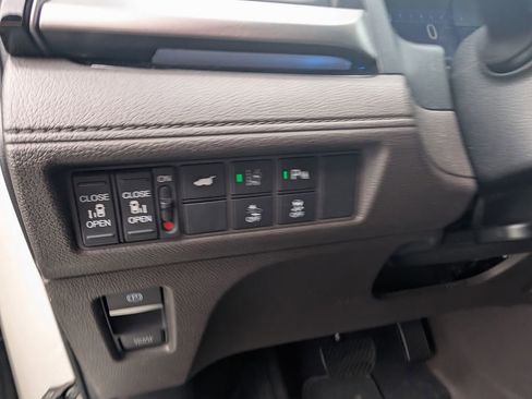 Used 2018 Honda Odyssey Elite image 15