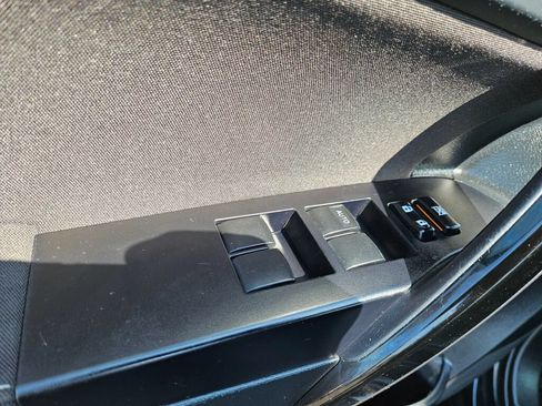Used 2018 Toyota Corolla iM FWD image 17