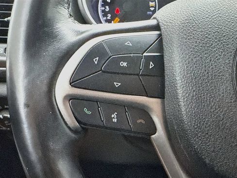 Used 2018 Jeep Grand Cherokee Altitude AWD/4WD image 11
