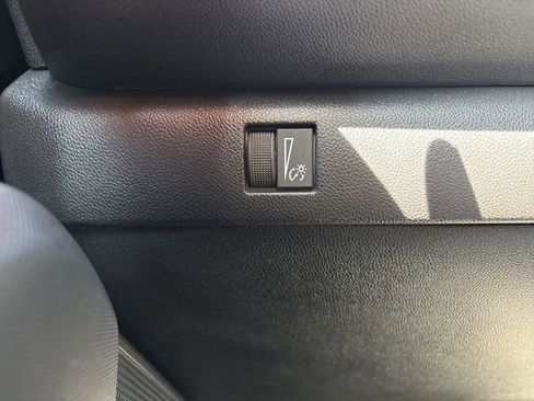 Used 2025 Chevrolet Colorado W/T RWD image 18