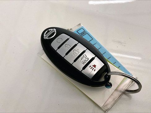 Used 2018 Nissan Rogue SV image 9