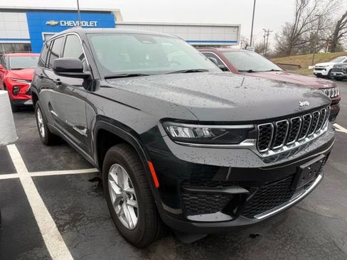 Used 2024 Jeep Grand Cherokee Laredo X image 3