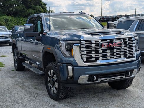 Used 2025 GMC Sierra 2500 Denali w/ Denali Reserve Package AWD/4WD image 3