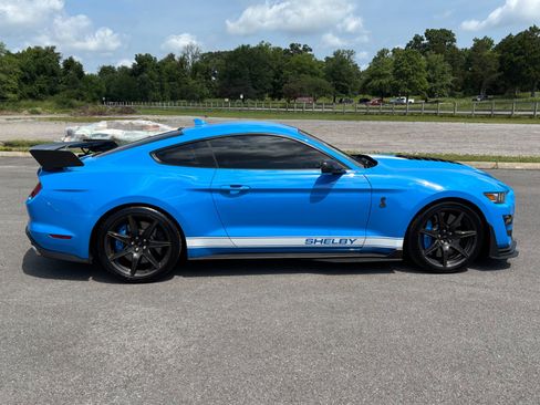 Used 2022 Ford Mustang Shelby GT500 w/ Carbon Fiber Track Pack RWD image 8
