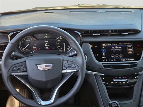 New 2025 Cadillac XT6 Luxury image 12