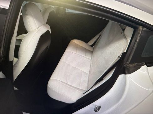 Used 2021 Tesla Model 3 Standard Range image 9