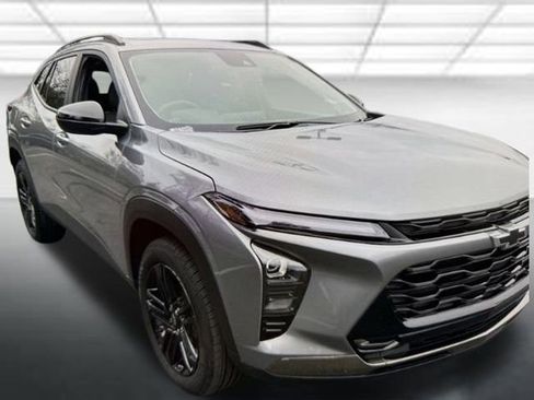 Used 2025 Chevrolet Trax ACTIV w/ Sunroof Package image 1