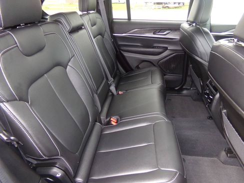 Used 2024 Jeep Grand Cherokee Limited w/ Trailer Tow Package AWD/4WD image 30