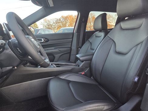 New 2026 Jeep Compass Limited image 9