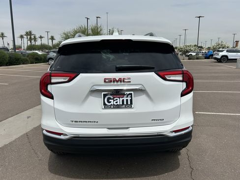 Used 2024 GMC Terrain SLT AWD/4WD image 4