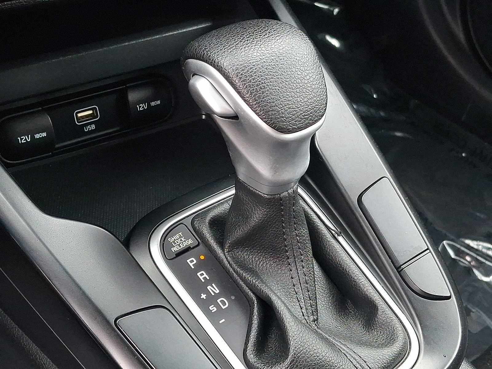 Used 2023 Kia Soul LX w/ LX Technology Package FWD image 14