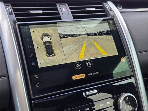 Certified 2025 Land Rover Discovery S image 15