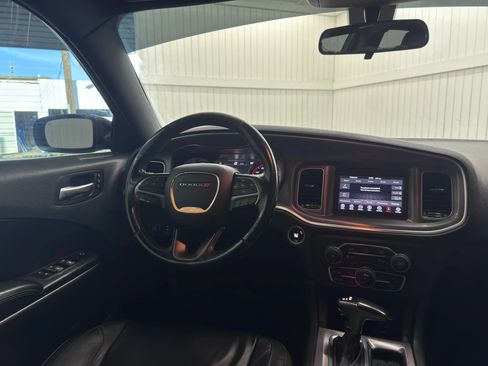 Used 2019 Dodge Charger SXT w/ Leather Interior Group RWD image 15