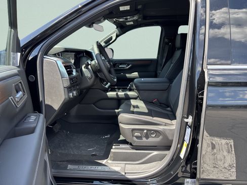 New 2026 GMC Yukon Denali w/ Denali Reserve Package AWD/4WD image 13