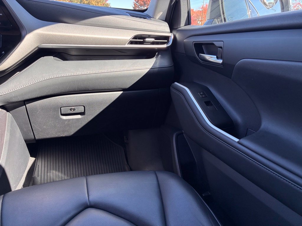 Used 2021 Toyota Highlander XLE AWD/4WD image 42