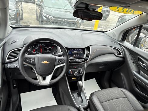 Certified 2022 Chevrolet Trax LT w/ LT Convenience Package image 12