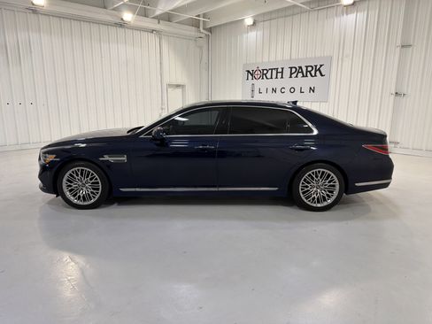Used 2021 Genesis G90 3.3T Premium RWD image 2