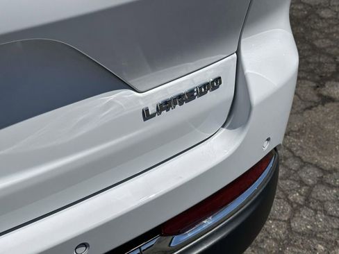 Used 2023 Jeep Grand Cherokee Laredo w/ Luxury Tech Group I image 10