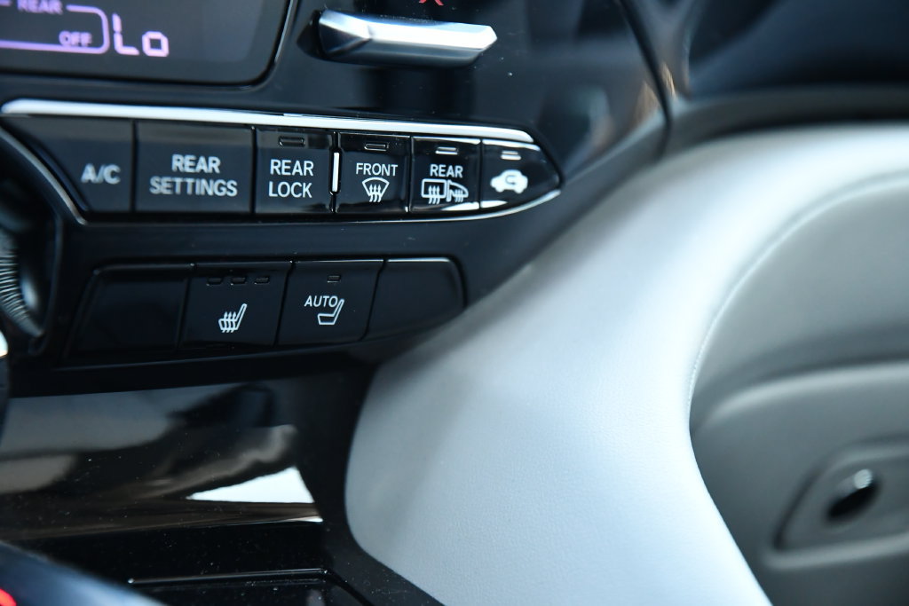 Used 2023 Acura MDX w/ Technology Package AWD/4WD image 25