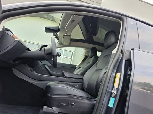 Used 2022 Tesla Model Y Performance AWD/4WD image 19