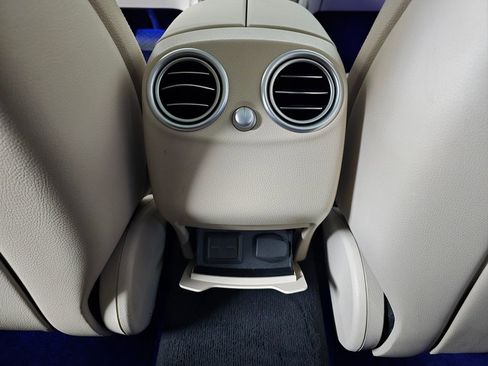 Used 2022 Mercedes-Benz GLC 300 4MATIC w/ Premium Package Lite image 19