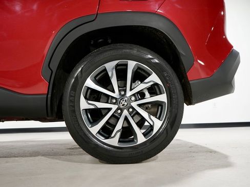 Used 2022 Toyota Corolla Cross XLE image 32