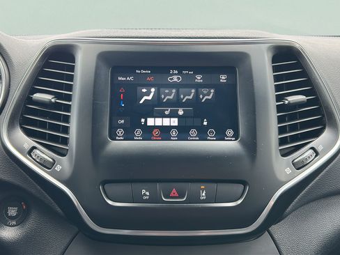 Used 2021 Jeep Cherokee Latitude Plus FWD image 21