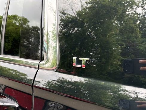 Used 2016 Chevrolet Suburban LT AWD/4WD image 7