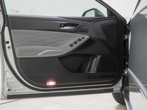 Used 2019 Toyota Avalon Limited w/ Protection Package FWD image 18