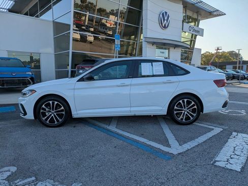 Certified 2025 Volkswagen Jetta Sport image 3