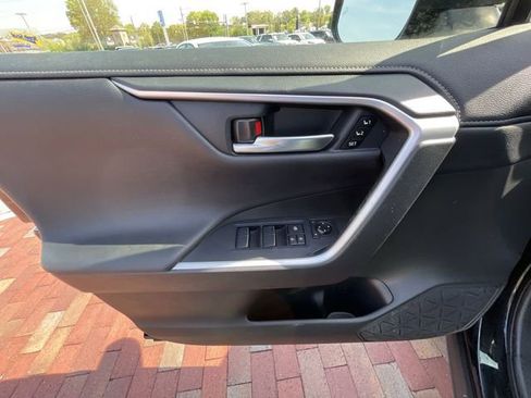 Used 2021 Toyota RAV4 Limited AWD/4WD image 10