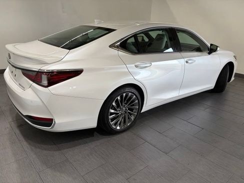 Used 2025 Lexus ES 300h Ultra Luxury w/ Accessory Package (Z1) FWD image 5
