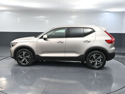 Used 2023 Volvo XC40 B5 Core AWD/4WD image 10