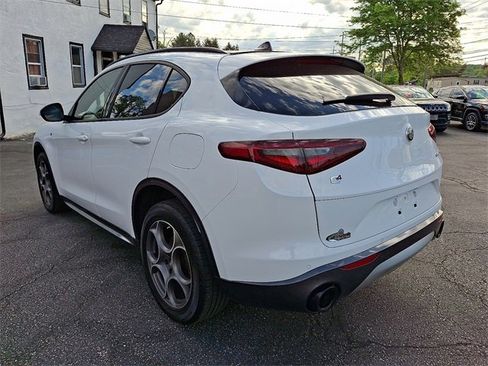 Used 2022 Alfa Romeo Stelvio Ti image 4