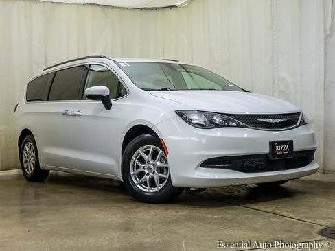 Used 2021 Chrysler Voyager Lxi FWD image 2