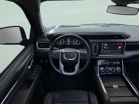 Used 2022 GMC Yukon XL Denali image 12