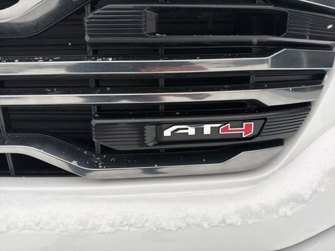 Used 2022 GMC Sierra 1500 AT4 w/ Technology Package AWD/4WD image 10