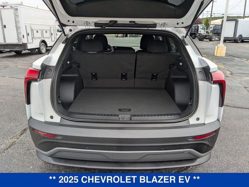New 2025 Chevrolet Blazer EV LT AWD/4WD image 28