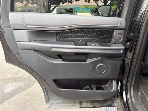 Used 2019 Ford Expedition Platinum AWD/4WD image 17