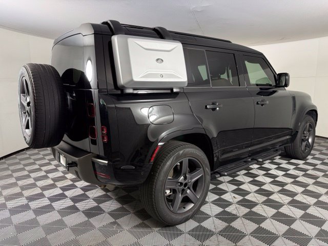 Used 2025 Land Rover Defender 110 X-Dynamic SE AWD/4WD image 7