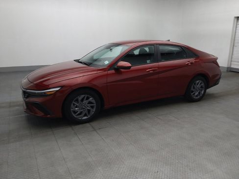 Used 2024 Hyundai Elantra SEL FWD image 2