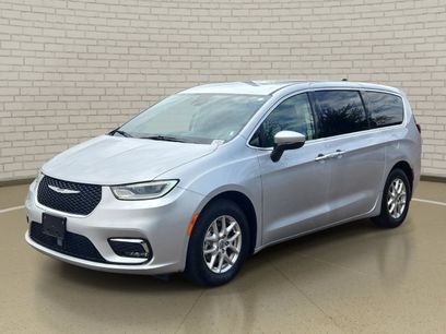 Used 2023 Chrysler Pacifica Touring-L