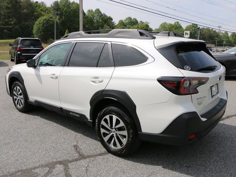 Used 2025 Subaru Outback Premium AWD/4WD image 3
