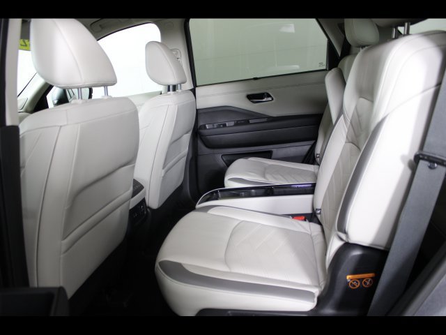 Used 2022 Nissan Pathfinder Platinum AWD/4WD image 14